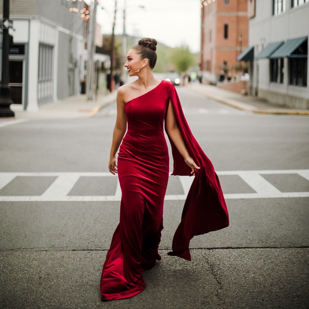 Beautiful Johnathan Kayne gown size 4